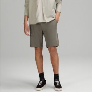 Lululemon Commission Shorts 9” Green Size 32 Men’s Casual Golf Chino Flat Front